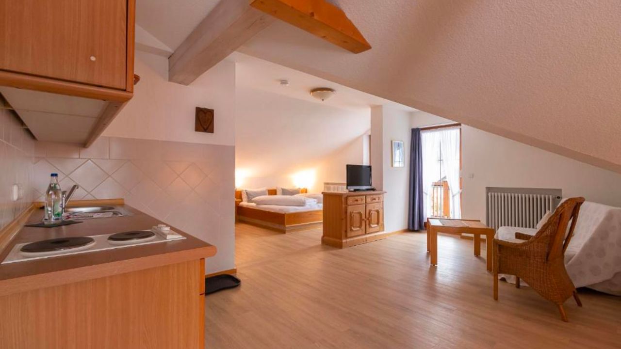 Wohnbereich - Apartment - Ferienwohnung - Oberammergau - Hotel Antonia